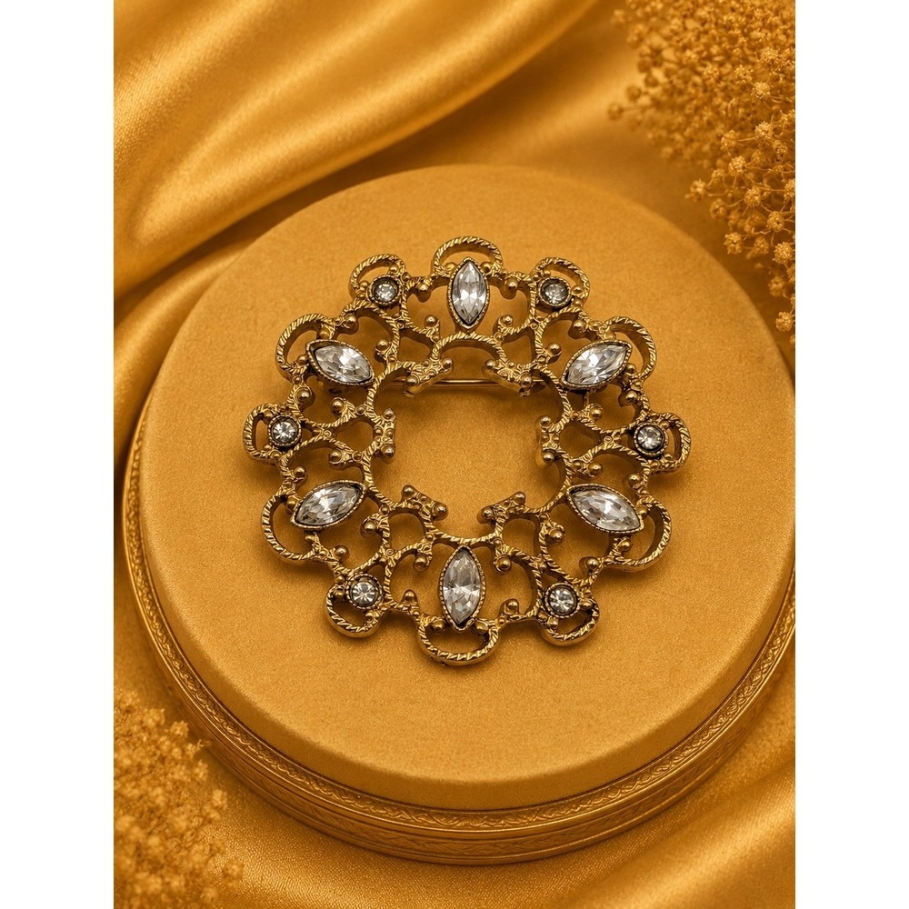 Vintage Gold Tone‎ Filigree Wreath Brooch Clear Rhinestones Unsigned 1.5" Circle